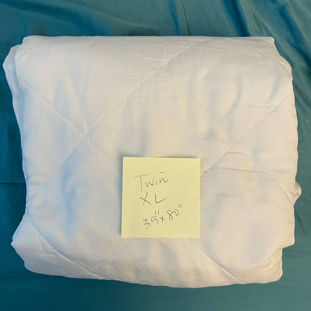 White Quilted Mattress Cover Soft Textured Bedding Twin XL College Dorm
